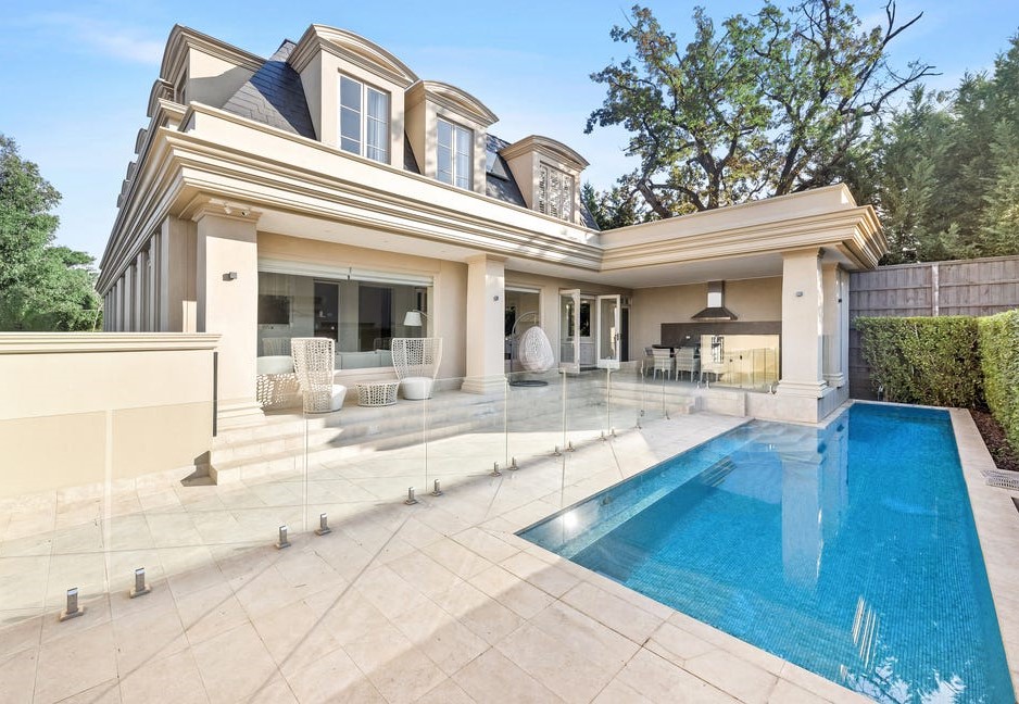 High-end home renovation by Melbourne luxury home builders